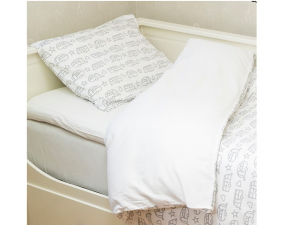 Sengesett med motiv av campingvogn