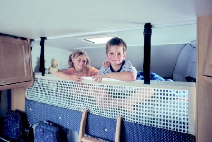 Sikkerhetsnett i gruppen Bobil & Caravan / Innredning / Senger hos Camping 4U (204417r)