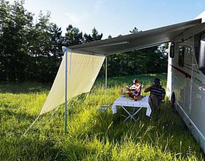 Solskjerm Thule Rain/Sun-Blocker i gruppen Markise & Telt / Markiser / Sidevegger, fronter & tilbehør / Sidevegger & Sunblockers / Thule solbeskyttelse og sidevegger hos Camping 4U (9904000r)
