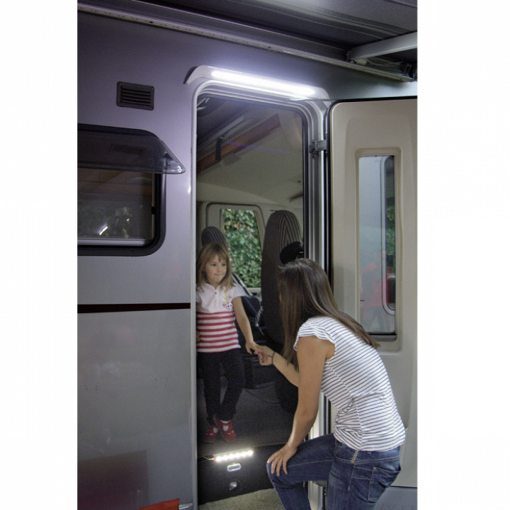 Dørlys LED B690xH35mm Fiamma i gruppen Elektronikk / Belysning / Brytere / Uttak / Belysning hos Camping 4U (9905373)