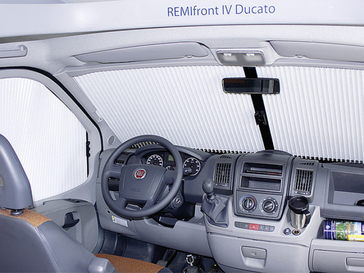 Mörkläggningssystem REMIfront IV Fiat Ducato X290 med specialpaket fr i gruppen Chassis / Vinduer / Mørkeleggingsgardiner / Mørkelegging Fiat hos Camping 4U (9950629)